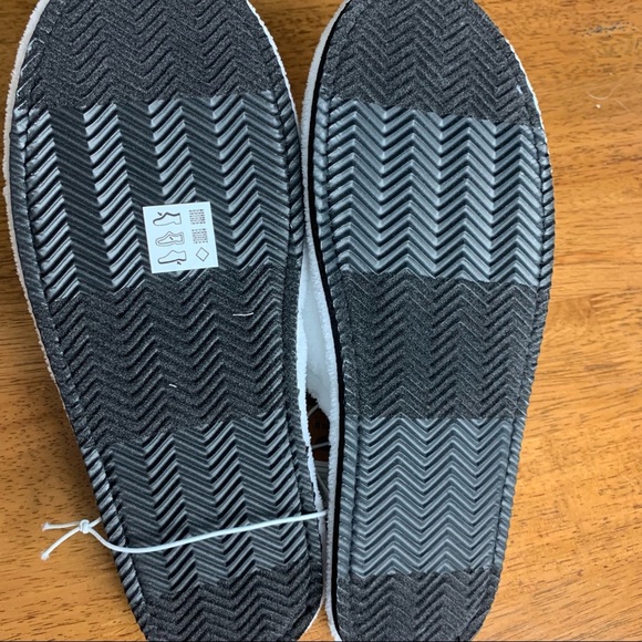 🎄 Champion Slippers NIB 🎄 - Picture 7 of 11